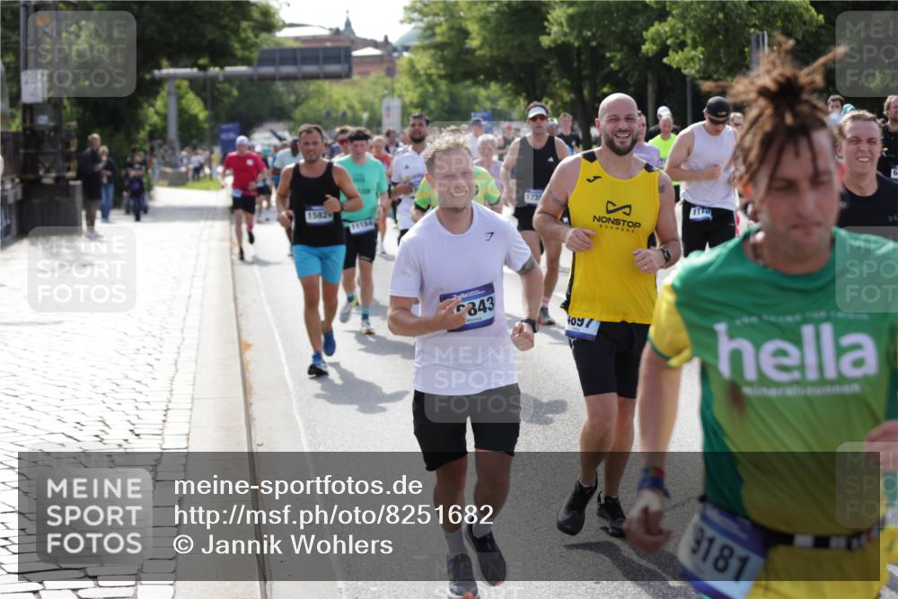 29.06.2025 - hella hamburg halbmarathon Jannik Wohlers http://msf.ph/oto/8251682 29.06.2025 09:56:30 Lombardsbrücke 1381, 1460, 1496, 1783, 1833, 2013, 2074, 2111, 2208, 2340, 2378, 2396, 2878, 3310, 3575, 3652, 3791, 4377, 4635, 4770, 4897, 5008, 5169, 5194, 5319, 5839, 6033, 6377, 6631, 7176, 8112, 8572, 8587, 8618, 8661, 8710, 8813, 8863, 8921, 9082, 9497, 9876, 9985, 10189, 10371, 10859, 10896, 11184, 12311, 12482, 12585, 12590, 12651, 12690, 12733, 12858, 13245, 13282, 13609, 13865, 13962, 14033, 14526, 14562, 14588, 14834, 15149, 15818 meine-sportfotos.de