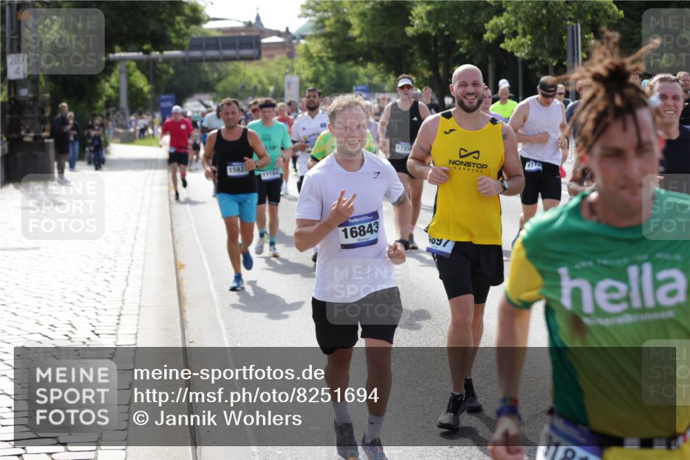 29.06.2025 - hella hamburg halbmarathon Jannik Wohlers http://msf.ph/oto/8251694 29.06.2025 09:56:30 Lombardsbrücke 1381, 1460, 1496, 1783, 1833, 2013, 2074, 2111, 2208, 2340, 2378, 2396, 2878, 3310, 3575, 3652, 3791, 4377, 4635, 4770, 4897, 5008, 5169, 5194, 5319, 5839, 6033, 6377, 6631, 7176, 8112, 8572, 8587, 8618, 8661, 8710, 8813, 8863, 8921, 9082, 9497, 9876, 9985, 10189, 10371, 10859, 10896, 11184, 12311, 12482, 12585, 12590, 12651, 12690, 12733, 12858, 13245, 13282, 13609, 13865, 13962, 14033, 14526, 14562, 14588, 14834, 15149, 15818 meine-sportfotos.de