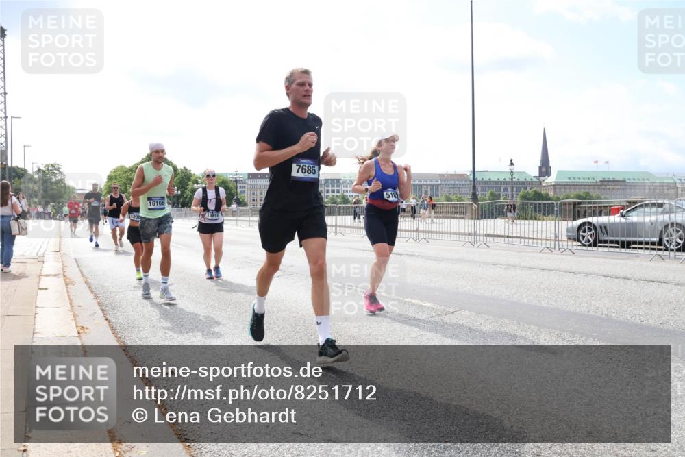 29.06.2025 - hella hamburg halbmarathon Lena Gebhardt http://msf.ph/oto/8251712 29.06.2025 10:10:29 Lombardsbrücke 1548, 1573, 3921, 4389, 5182, 5440, 5511, 5990, 5991, 7042, 7081, 7250, 7333, 7636, 7685, 8219, 8890, 9366, 9434, 9681, 9816, 10036, 10943, 11027, 11180, 11355, 11887, 11904, 11905, 12008, 12629, 13797, 13825, 13901, 14679, 14822, 15409, 16166, 16344, 16445, 16639, 16872, 17148, 17532, 17730, 18196, 18949, 19023 meine-sportfotos.de