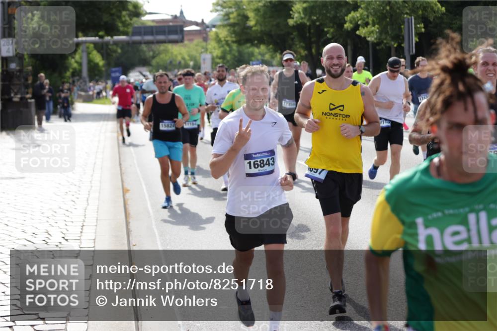 29.06.2025 - hella hamburg halbmarathon Jannik Wohlers http://msf.ph/oto/8251718 29.06.2025 09:56:30 Lombardsbrücke 1381, 1460, 1496, 1783, 1833, 2013, 2074, 2111, 2208, 2340, 2378, 2396, 2878, 3310, 3575, 3652, 3791, 4377, 4635, 4770, 4897, 5008, 5169, 5194, 5319, 5839, 6033, 6377, 6631, 7176, 8112, 8572, 8587, 8618, 8661, 8710, 8813, 8863, 8921, 9082, 9497, 9876, 9985, 10189, 10371, 10859, 10896, 11184, 12311, 12482, 12585, 12590, 12651, 12690, 12733, 12858, 13245, 13282, 13609, 13865, 13962, 14033, 14526, 14562, 14588, 14834, 15149, 15818 meine-sportfotos.de