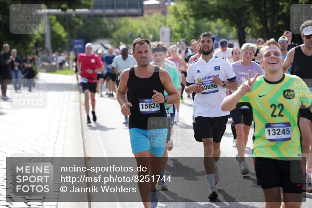 29.06.2025 - hella hamburg halbmarathon Jannik Wohlers http://msf.ph/oto/8251744 29.06.2025 09:56:31 Lombardsbrücke 1381, 1460, 1496, 1537, 1783, 1833, 2013, 2074, 2111, 2340, 2378, 2396, 2839, 2869, 2878, 3310, 3575, 3652, 3791, 4377, 4635, 4770, 4897, 5008, 5169, 5194, 5319, 5839, 6033, 6377, 6631, 7176, 8112, 8572, 8587, 8618, 8661, 8710, 8813, 8863, 8921, 8930, 9082, 9497, 9876, 9985, 10133, 10189, 10371, 10859, 10896, 11184, 12311, 12482, 12585, 12590, 12651, 12690, 12733, 12858, 13245, 13282, 13609, 13865, 13962, 14033, 14482, 14526, 14562, 14588, 14834, 15149, 15818 meine-sportfotos.de