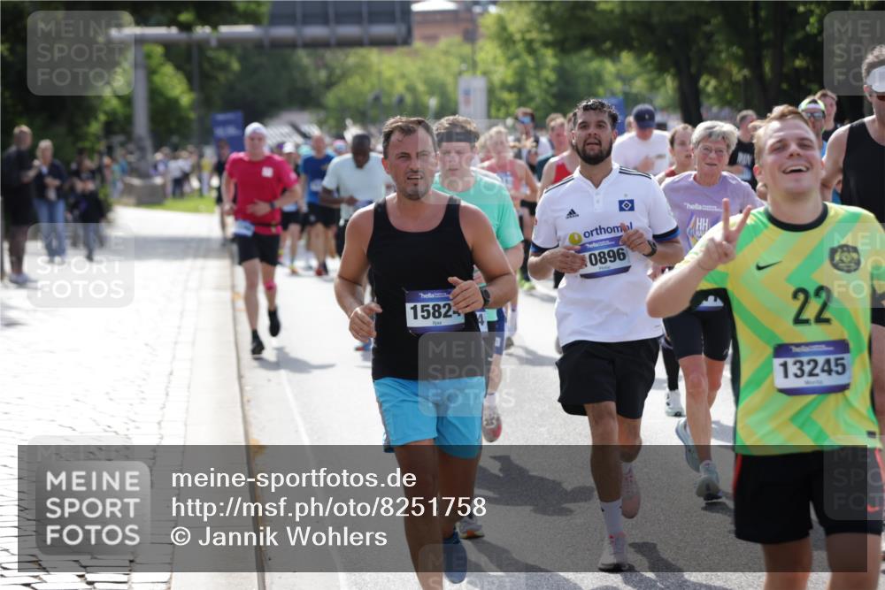 29.06.2025 - hella hamburg halbmarathon Jannik Wohlers http://msf.ph/oto/8251758 29.06.2025 09:56:31 Lombardsbrücke 1381, 1460, 1496, 1537, 1783, 1833, 2013, 2074, 2111, 2340, 2378, 2396, 2839, 2869, 2878, 3310, 3575, 3652, 3791, 4377, 4635, 4770, 4897, 5008, 5169, 5194, 5319, 5839, 6033, 6377, 6631, 7176, 8112, 8572, 8587, 8618, 8661, 8710, 8813, 8863, 8921, 8930, 9082, 9497, 9876, 9985, 10133, 10189, 10371, 10859, 10896, 11184, 12311, 12482, 12585, 12590, 12651, 12690, 12733, 12858, 13245, 13282, 13609, 13865, 13962, 14033, 14482, 14526, 14562, 14588, 14834, 15149, 15818 meine-sportfotos.de