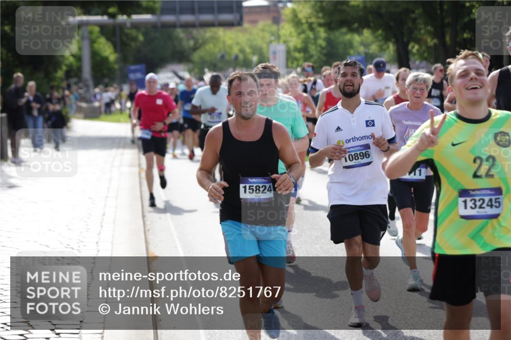 29.06.2025 - hella hamburg halbmarathon Jannik Wohlers http://msf.ph/oto/8251767 29.06.2025 09:56:31 Lombardsbrücke 1381, 1460, 1496, 1537, 1783, 1833, 2013, 2074, 2111, 2340, 2378, 2396, 2839, 2869, 2878, 3310, 3575, 3652, 3791, 4377, 4635, 4770, 4897, 5008, 5169, 5194, 5319, 5839, 6033, 6377, 6631, 7176, 8112, 8572, 8587, 8618, 8661, 8710, 8813, 8863, 8921, 8930, 9082, 9497, 9876, 9985, 10133, 10189, 10371, 10859, 10896, 11184, 12311, 12482, 12585, 12590, 12651, 12690, 12733, 12858, 13245, 13282, 13609, 13865, 13962, 14033, 14482, 14526, 14562, 14588, 14834, 15149, 15818 meine-sportfotos.de