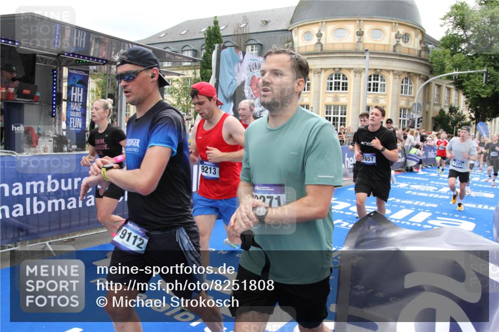 29.06.2025 - hella hamburg halbmarathon Michael Strokosch http://msf.ph/oto/8251808 29.06.2025 10:50:06 Ziel 1216, 1321, 1507, 2020, 3562, 3692, 3852, 7100, 7657, 9031, 9213, 9303, 9965, 12203, 12271, 13225, 13758, 14257, 16403, 18228, 18657, 18658, 18884, 19112 meine-sportfotos.de