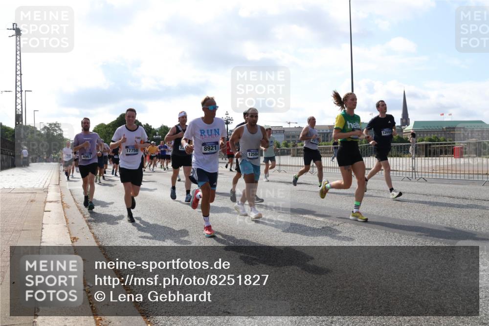 29.06.2025 - hella hamburg halbmarathon Lena Gebhardt http://msf.ph/oto/8251827 29.06.2025 09:56:43 Lombardsbrücke 1452, 1460, 1496, 1499, 1592, 1628, 1783, 1833, 1877, 2013, 2058, 2074, 2082, 2111, 2208, 2340, 2378, 2396, 2771, 2878, 2953, 2996, 3256, 3296, 3310, 3652, 3791, 4065, 4077, 4377, 4404, 4635, 4711, 4770, 4833, 4897, 5008, 5169, 5194, 5482, 5600, 5607, 5839, 5978, 6033, 6168, 6286, 6377, 6511, 6512, 6561, 6562, 6631, 7176, 7383, 7475, 7583, 7943, 8112, 8261, 8361, 8514, 8572, 8587, 8618, 8661, 8710, 8813, 8863, 8921, 8968, 8996, 9082, 9246, 9497, 9537, 9597, 9638 meine-sportfotos.de