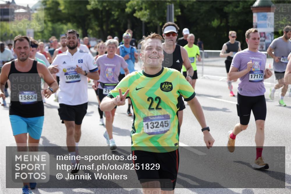 29.06.2025 - hella hamburg halbmarathon Jannik Wohlers http://msf.ph/oto/8251829 29.06.2025 09:56:32 Lombardsbrücke 1381, 1537, 1657, 1783, 1833, 2013, 2074, 2111, 2340, 2378, 2396, 2839, 2869, 2878, 3310, 3575, 3652, 3791, 4377, 4635, 4770, 4897, 5008, 5169, 5194, 5319, 5839, 6033, 6377, 6631, 7176, 8112, 8313, 8572, 8587, 8618, 8661, 8710, 8813, 8863, 8921, 8930, 9082, 9497, 9876, 9985, 10040, 10133, 10189, 10371, 10859, 10896, 11184, 11975, 12311, 12482, 12585, 12590, 12651, 12690, 12733, 12858, 13245, 13282, 13609, 13865, 13962, 14033, 14482, 14526, 14562, 14588, 14834, 15818 meine-sportfotos.de
