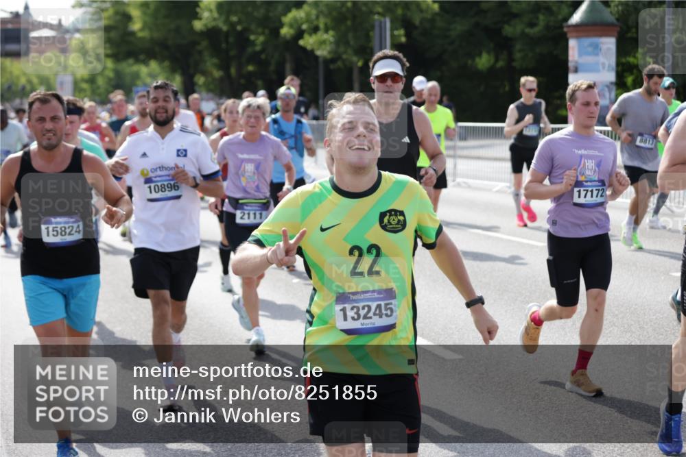 29.06.2025 - hella hamburg halbmarathon Jannik Wohlers http://msf.ph/oto/8251855 29.06.2025 09:56:32 Lombardsbrücke 1381, 1537, 1657, 1783, 1833, 2013, 2074, 2111, 2340, 2378, 2396, 2839, 2869, 2878, 3310, 3575, 3652, 3791, 4377, 4635, 4770, 4897, 5008, 5169, 5194, 5319, 5839, 6033, 6377, 6631, 7176, 8112, 8313, 8572, 8587, 8618, 8661, 8710, 8813, 8863, 8921, 8930, 9082, 9497, 9876, 9985, 10040, 10133, 10189, 10371, 10859, 10896, 11184, 11975, 12311, 12482, 12585, 12590, 12651, 12690, 12733, 12858, 13245, 13282, 13609, 13865, 13962, 14033, 14482, 14526, 14562, 14588, 14834, 15818 meine-sportfotos.de