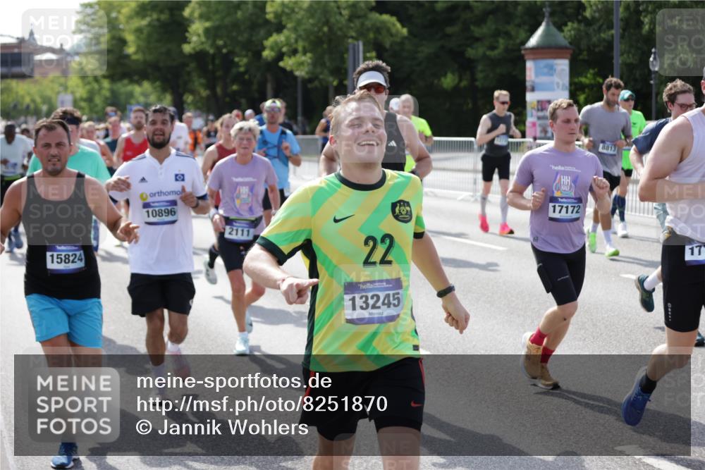29.06.2025 - hella hamburg halbmarathon Jannik Wohlers http://msf.ph/oto/8251870 29.06.2025 09:56:32 Lombardsbrücke 1381, 1537, 1657, 1783, 1833, 2013, 2074, 2111, 2340, 2378, 2396, 2839, 2869, 2878, 3310, 3575, 3652, 3791, 4377, 4635, 4770, 4897, 5008, 5169, 5194, 5319, 5839, 6033, 6377, 6631, 7176, 8112, 8313, 8572, 8587, 8618, 8661, 8710, 8813, 8863, 8921, 8930, 9082, 9497, 9876, 9985, 10040, 10133, 10189, 10371, 10859, 10896, 11184, 11975, 12311, 12482, 12585, 12590, 12651, 12690, 12733, 12858, 13245, 13282, 13609, 13865, 13962, 14033, 14482, 14526, 14562, 14588, 14834, 15818 meine-sportfotos.de