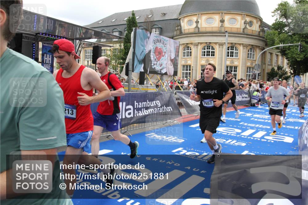 29.06.2025 - hella hamburg halbmarathon Michael Strokosch http://msf.ph/oto/8251881 29.06.2025 10:50:07 Ziel 1216, 1321, 1507, 2020, 3562, 3692, 3852, 7100, 7657, 8313, 9031, 9213, 9303, 9965, 12203, 12271, 13225, 13282, 13758, 14257, 16403, 18228, 18657, 18658, 18884, 19112 meine-sportfotos.de