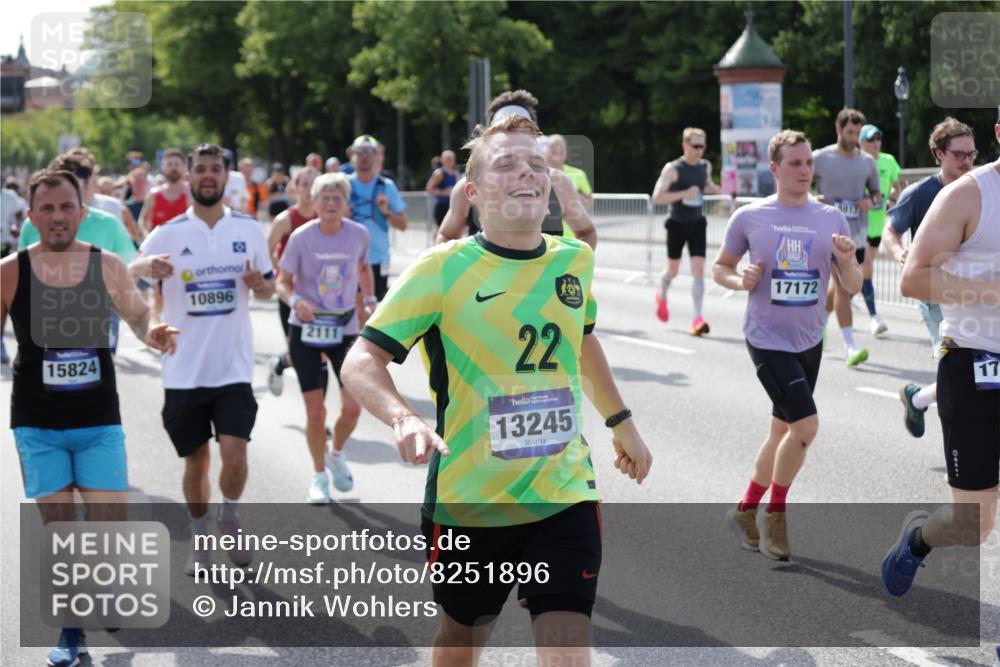 29.06.2025 - hella hamburg halbmarathon Jannik Wohlers http://msf.ph/oto/8251896 29.06.2025 09:56:32 Lombardsbrücke 1381, 1537, 1657, 1783, 1833, 2013, 2074, 2111, 2340, 2378, 2396, 2839, 2869, 2878, 3310, 3575, 3652, 3791, 4377, 4635, 4770, 4897, 5008, 5169, 5194, 5319, 5839, 6033, 6377, 6631, 7176, 8112, 8313, 8572, 8587, 8618, 8661, 8710, 8813, 8863, 8921, 8930, 9082, 9497, 9876, 9985, 10040, 10133, 10189, 10371, 10859, 10896, 11184, 11975, 12311, 12482, 12585, 12590, 12651, 12690, 12733, 12858, 13245, 13282, 13609, 13865, 13962, 14033, 14482, 14526, 14562, 14588, 14834, 15818 meine-sportfotos.de