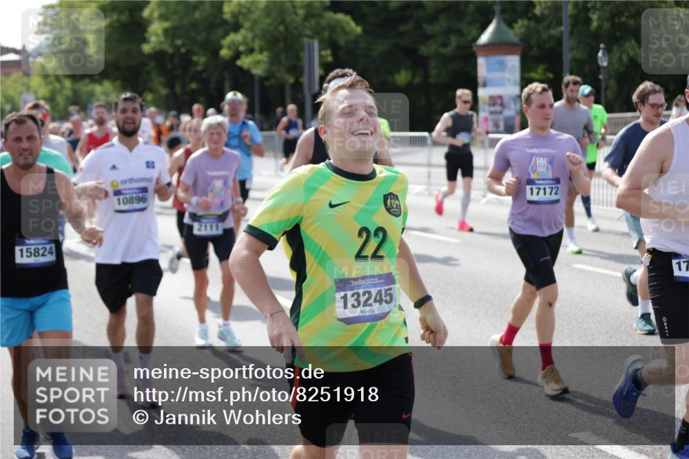 29.06.2025 - hella hamburg halbmarathon Jannik Wohlers http://msf.ph/oto/8251918 29.06.2025 09:56:32 Lombardsbrücke 1381, 1537, 1657, 1783, 1833, 2013, 2074, 2111, 2340, 2378, 2396, 2839, 2869, 2878, 3310, 3575, 3652, 3791, 4377, 4635, 4770, 4897, 5008, 5169, 5194, 5319, 5839, 6033, 6377, 6631, 7176, 8112, 8313, 8572, 8587, 8618, 8661, 8710, 8813, 8863, 8921, 8930, 9082, 9497, 9876, 9985, 10040, 10133, 10189, 10371, 10859, 10896, 11184, 11975, 12311, 12482, 12585, 12590, 12651, 12690, 12733, 12858, 13245, 13282, 13609, 13865, 13962, 14033, 14482, 14526, 14562, 14588, 14834, 15818 meine-sportfotos.de