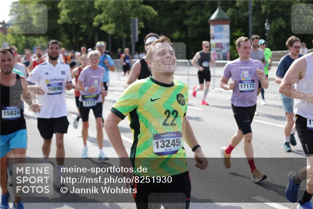 29.06.2025 - hella hamburg halbmarathon Jannik Wohlers http://msf.ph/oto/8251930 29.06.2025 09:56:32 Lombardsbrücke 1381, 1537, 1657, 1783, 1833, 2013, 2074, 2111, 2340, 2378, 2396, 2839, 2869, 2878, 3310, 3575, 3652, 3791, 4377, 4635, 4770, 4897, 5008, 5169, 5194, 5319, 5839, 6033, 6377, 6631, 7176, 8112, 8313, 8572, 8587, 8618, 8661, 8710, 8813, 8863, 8921, 8930, 9082, 9497, 9876, 9985, 10040, 10133, 10189, 10371, 10859, 10896, 11184, 11975, 12311, 12482, 12585, 12590, 12651, 12690, 12733, 12858, 13245, 13282, 13609, 13865, 13962, 14033, 14482, 14526, 14562, 14588, 14834, 15818 meine-sportfotos.de