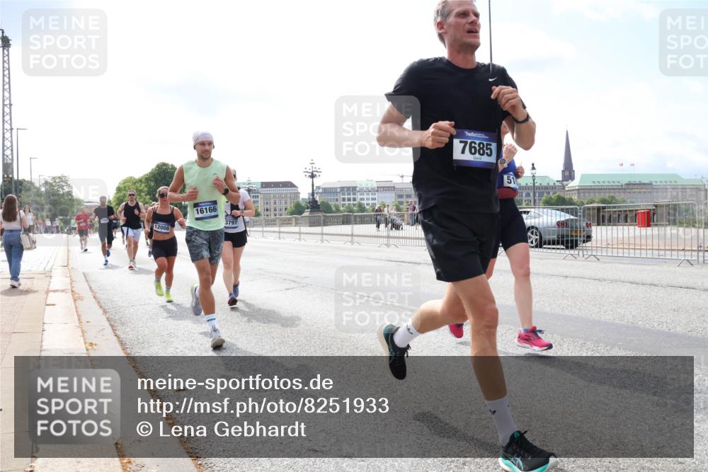 29.06.2025 - hella hamburg halbmarathon Lena Gebhardt http://msf.ph/oto/8251933 29.06.2025 10:10:30 Lombardsbrücke 1186, 1548, 1573, 3921, 4389, 5182, 5440, 5511, 5990, 5991, 7042, 7081, 7250, 7333, 7636, 7685, 8219, 8890, 9366, 9434, 9681, 9816, 10036, 10943, 11027, 11180, 11355, 11887, 11904, 11905, 12008, 12629, 13588, 13797, 13825, 13901, 14679, 14822, 15409, 16166, 16344, 16445, 16639, 16808, 16872, 17148, 17532, 17730, 18196, 18949, 19023 meine-sportfotos.de