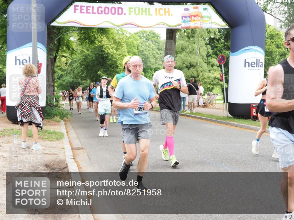 29.06.2025 - hella hamburg halbmarathon MichiJ http://msf.ph/oto/8251958 29.06.2025 10:52:07 Zwischen KM18-KM19 1885, 4613, 7271, 7474, 9254, 9339, 10756, 11614, 11784, 13210, 13901, 15009, 15377, 16344, 17550, 18128, 18196, 18525, 19165, 19176 meine-sportfotos.de