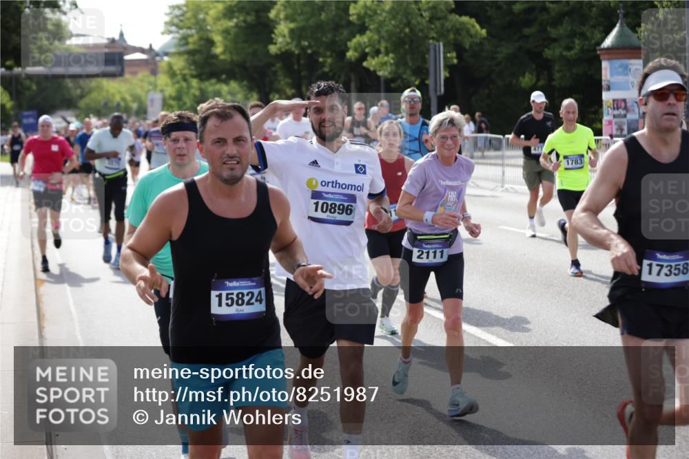 29.06.2025 - hella hamburg halbmarathon Jannik Wohlers http://msf.ph/oto/8251987 29.06.2025 09:56:33 Lombardsbrücke 1381, 1537, 1657, 1783, 1833, 2074, 2111, 2340, 2396, 2839, 2869, 2878, 3310, 3575, 3652, 3791, 4377, 4635, 4770, 4897, 5008, 5169, 5194, 5319, 5839, 6033, 6377, 6631, 7176, 8112, 8313, 8572, 8651, 8661, 8710, 8813, 8863, 8921, 8930, 9060, 9082, 9497, 9876, 9985, 10040, 10133, 10189, 10371, 10859, 10896, 11184, 11975, 12311, 12482, 12585, 12590, 12651, 12690, 12733, 12858, 13245, 13267, 13282, 13609, 13865, 13962, 14033, 14036, 14482, 14526, 14562, 14588, 14592, 14834 meine-sportfotos.de