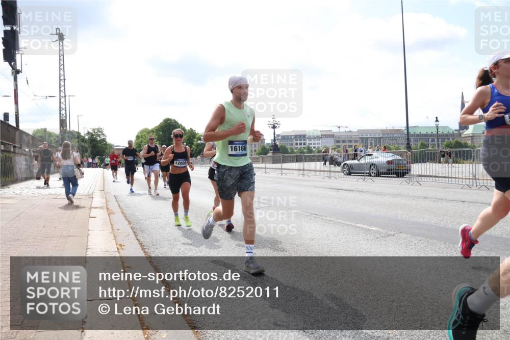 29.06.2025 - hella hamburg halbmarathon Lena Gebhardt http://msf.ph/oto/8252011 29.06.2025 10:10:30 Lombardsbrücke 1186, 1548, 1573, 3921, 4389, 5182, 5440, 5511, 5990, 5991, 7042, 7081, 7250, 7333, 7636, 7685, 8219, 8890, 9366, 9434, 9681, 9816, 10036, 10943, 11027, 11180, 11355, 11887, 11904, 11905, 12008, 12629, 13588, 13797, 13825, 13901, 14679, 14822, 15409, 16166, 16344, 16445, 16639, 16808, 16872, 17148, 17532, 17730, 18196, 18949, 19023 meine-sportfotos.de