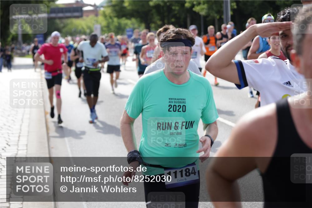 29.06.2025 - hella hamburg halbmarathon Jannik Wohlers http://msf.ph/oto/8252030 29.06.2025 09:56:34 Lombardsbrücke 1381, 1537, 1657, 1783, 2074, 2111, 2340, 2396, 2839, 2869, 2878, 3310, 3575, 3652, 3791, 4377, 4635, 4726, 4770, 4897, 5008, 5169, 5194, 5319, 6033, 6377, 6631, 7176, 8112, 8313, 8572, 8651, 8661, 8710, 8813, 8863, 8930, 9060, 9082, 9497, 9876, 9985, 10040, 10133, 10189, 10371, 10859, 10896, 11184, 11975, 12311, 12482, 12585, 12590, 12651, 12690, 12733, 12858, 13245, 13267, 13282, 13609, 13865, 13962, 14033, 14036, 14482, 14562, 14588, 14592, 14834, 15590 meine-sportfotos.de