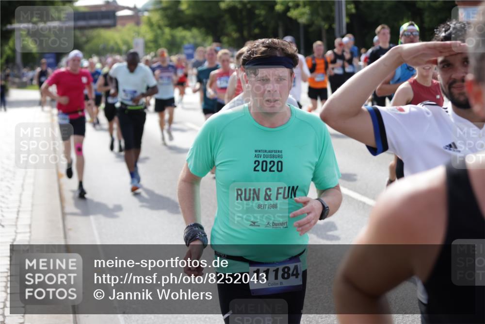 29.06.2025 - hella hamburg halbmarathon Jannik Wohlers http://msf.ph/oto/8252043 29.06.2025 09:56:34 Lombardsbrücke 1381, 1537, 1657, 1783, 2074, 2111, 2340, 2396, 2839, 2869, 2878, 3310, 3575, 3652, 3791, 4377, 4635, 4726, 4770, 4897, 5008, 5169, 5194, 5319, 6033, 6377, 6631, 7176, 8112, 8313, 8572, 8651, 8661, 8710, 8813, 8863, 8930, 9060, 9082, 9497, 9876, 9985, 10040, 10133, 10189, 10371, 10859, 10896, 11184, 11975, 12311, 12482, 12585, 12590, 12651, 12690, 12733, 12858, 13245, 13267, 13282, 13609, 13865, 13962, 14033, 14036, 14482, 14562, 14588, 14592, 14834, 15590 meine-sportfotos.de