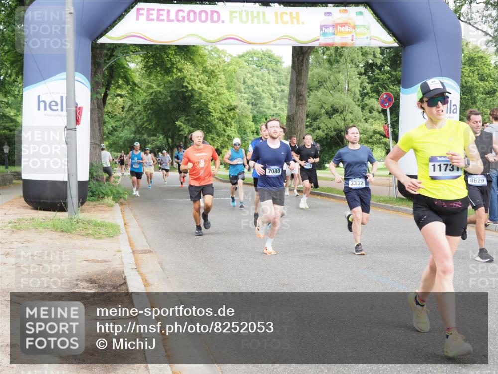29.06.2025 - hella hamburg halbmarathon MichiJ http://msf.ph/oto/8252053 29.06.2025 10:28:58 Zwischen KM18-KM19 2324, 3332, 4843, 5375, 8465, 8629, 11731, 11765, 12046, 12540, 12704, 13158, 15828, 17214, 17973 meine-sportfotos.de