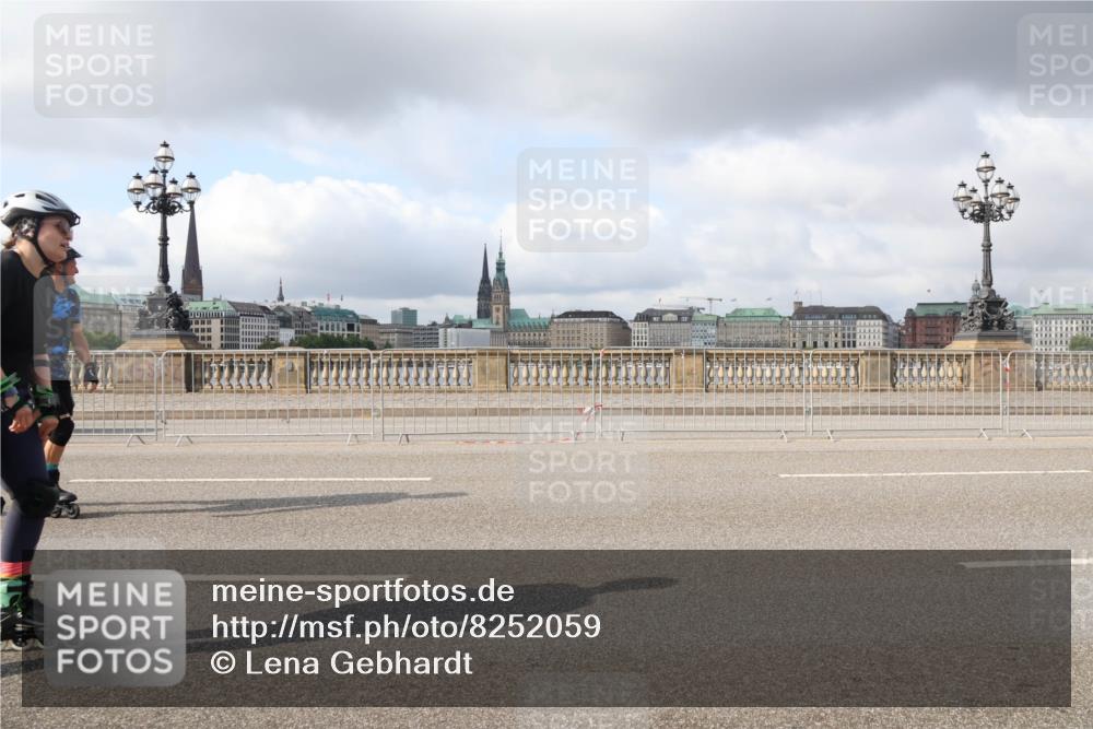 29.06.2025 - hella hamburg halbmarathon Lena Gebhardt http://msf.ph/oto/8252059 29.06.2025 09:03:08 Lombardsbrücke  meine-sportfotos.de