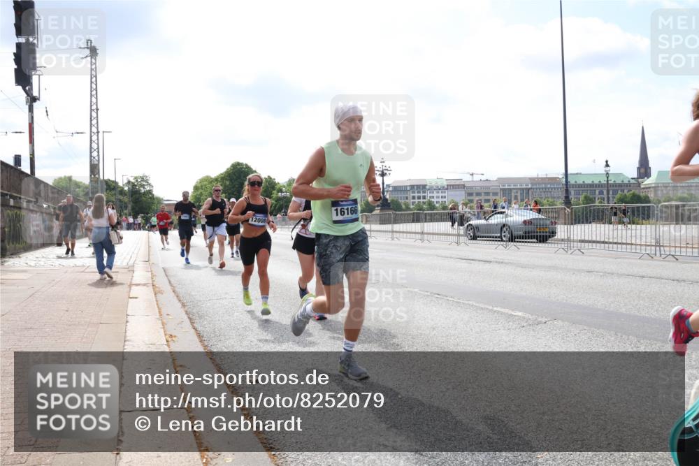29.06.2025 - hella hamburg halbmarathon Lena Gebhardt http://msf.ph/oto/8252079 29.06.2025 10:10:30 Lombardsbrücke 1186, 1548, 1573, 3921, 4389, 5182, 5440, 5511, 5990, 5991, 7042, 7081, 7250, 7333, 7636, 7685, 8219, 8890, 9366, 9434, 9681, 9816, 10036, 10943, 11027, 11180, 11355, 11887, 11904, 11905, 12008, 12629, 13588, 13797, 13825, 13901, 14679, 14822, 15409, 16166, 16344, 16445, 16639, 16808, 16872, 17148, 17532, 17730, 18196, 18949, 19023 meine-sportfotos.de