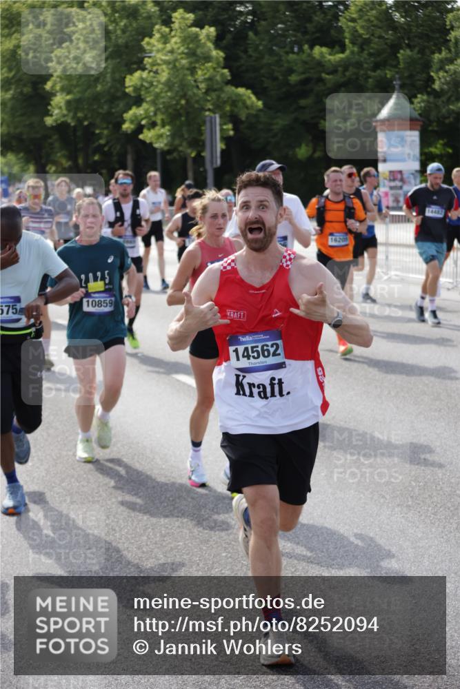 29.06.2025 - hella hamburg halbmarathon Jannik Wohlers http://msf.ph/oto/8252094 29.06.2025 09:56:36 Lombardsbrücke 1381, 1537, 1657, 1783, 2025, 2074, 2111, 2340, 2396, 2839, 2869, 2878, 3093, 3575, 3791, 4726, 4770, 4897, 5008, 5194, 5319, 6033, 6377, 6631, 7176, 7177, 7918, 8112, 8313, 8572, 8651, 8661, 8710, 8813, 8930, 9060, 9082, 9497, 9876, 9985, 10040, 10133, 10189, 10859, 10896, 11184, 11451, 11747, 11975, 12311, 12482, 12528, 12585, 12590, 12690, 12733, 13245, 13267, 13282, 13609, 13865, 13962, 14033, 14036, 14125, 14482, 14562, 14588, 14592, 14834, 15590, 16732 meine-sportfotos.de