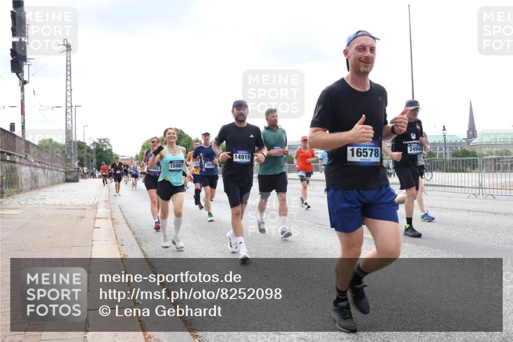 29.06.2025 - hella hamburg halbmarathon Lena Gebhardt http://msf.ph/oto/8252098 29.06.2025 10:34:12 Lombardsbrücke 1189, 1275, 1417, 1672, 1705, 1787, 1896, 2265, 2412, 2464, 2482, 2496, 2510, 2511, 2526, 2801, 2933, 3145, 3264, 3340, 3345, 3829, 3848, 4479, 4540, 4696, 4807, 4824, 4826, 4942, 5557, 5561, 5566, 5584, 5609, 5691, 5821, 5822, 5887, 6105, 6364, 6515, 6516, 6571, 6574, 6956, 7027, 7324, 7329, 7565, 8202, 8277, 8349, 8375, 8377, 8383, 8401, 8705, 8965, 9094, 9379, 9875, 9995, 10007, 10071, 10360, 10561, 10564, 11872, 13957, 16682, 16919, 17230, 18158, 18941 meine-sportfotos.de