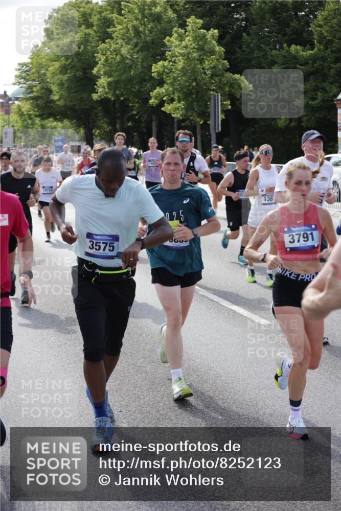 29.06.2025 - hella hamburg halbmarathon Jannik Wohlers http://msf.ph/oto/8252123 29.06.2025 09:56:36 Lombardsbrücke 1381, 1537, 1657, 1783, 2025, 2074, 2111, 2340, 2396, 2839, 2869, 2878, 3093, 3575, 3791, 4726, 4770, 4897, 5008, 5194, 5319, 6033, 6377, 6631, 7176, 7177, 7918, 8112, 8313, 8572, 8651, 8661, 8710, 8813, 8930, 9060, 9082, 9497, 9876, 9985, 10040, 10133, 10189, 10859, 10896, 11184, 11451, 11747, 11975, 12311, 12482, 12528, 12585, 12590, 12690, 12733, 13245, 13267, 13282, 13609, 13865, 13962, 14033, 14036, 14125, 14482, 14562, 14588, 14592, 14834, 15590, 16732 meine-sportfotos.de