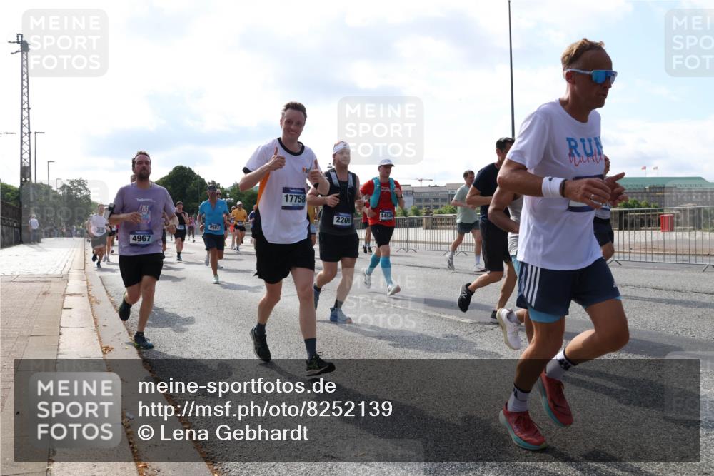 29.06.2025 - hella hamburg halbmarathon Lena Gebhardt http://msf.ph/oto/8252139 29.06.2025 09:56:44 Lombardsbrücke 1452, 1460, 1496, 1499, 1592, 1628, 1783, 1833, 1877, 2013, 2058, 2074, 2082, 2111, 2208, 2340, 2378, 2396, 2771, 2878, 2953, 2996, 3256, 3296, 3310, 3575, 3652, 3791, 4065, 4077, 4377, 4404, 4635, 4711, 4770, 4833, 4897, 5008, 5169, 5194, 5482, 5600, 5607, 5839, 5978, 6033, 6168, 6286, 6377, 6511, 6512, 6561, 6562, 6631, 7176, 7383, 7475, 7583, 7943, 8112, 8261, 8361, 8514, 8572, 8587, 8618, 8661, 8710, 8813, 8863, 8921, 8968, 8996, 9082, 9246, 9497, 9537, 9597, 9638 meine-sportfotos.de