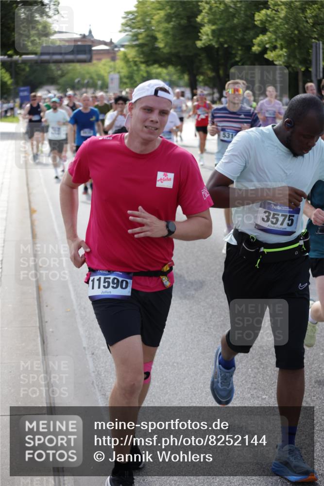 29.06.2025 - hella hamburg halbmarathon Jannik Wohlers http://msf.ph/oto/8252144 29.06.2025 09:56:37 Lombardsbrücke 1381, 1537, 1657, 1783, 2025, 2074, 2111, 2340, 2396, 2839, 2869, 2878, 3093, 3575, 3791, 4726, 4770, 4897, 5008, 5319, 5744, 6033, 6377, 6631, 7176, 7177, 7918, 8112, 8313, 8572, 8651, 8661, 8710, 8813, 8930, 9060, 9082, 9497, 9876, 9985, 10040, 10133, 10189, 10859, 10896, 11184, 11451, 11747, 11975, 12311, 12482, 12528, 12585, 12590, 12690, 12733, 13245, 13267, 13282, 13609, 13865, 13962, 14033, 14036, 14125, 14482, 14562, 14588, 14592, 14834, 15590, 16291, 16732 meine-sportfotos.de