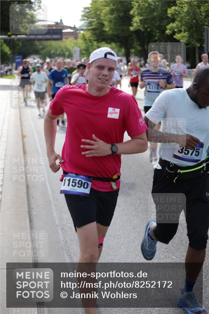 29.06.2025 - hella hamburg halbmarathon Jannik Wohlers http://msf.ph/oto/8252172 29.06.2025 09:56:37 Lombardsbrücke 1381, 1537, 1657, 1783, 2025, 2074, 2111, 2340, 2396, 2839, 2869, 2878, 3093, 3575, 3791, 4726, 4770, 4897, 5008, 5319, 5744, 6033, 6377, 6631, 7176, 7177, 7918, 8112, 8313, 8572, 8651, 8661, 8710, 8813, 8930, 9060, 9082, 9497, 9876, 9985, 10040, 10133, 10189, 10859, 10896, 11184, 11451, 11747, 11975, 12311, 12482, 12528, 12585, 12590, 12690, 12733, 13245, 13267, 13282, 13609, 13865, 13962, 14033, 14036, 14125, 14482, 14562, 14588, 14592, 14834, 15590, 16291, 16732 meine-sportfotos.de