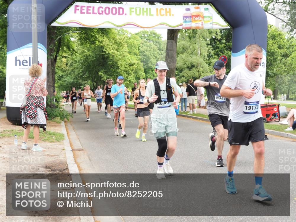 29.06.2025 - hella hamburg halbmarathon MichiJ http://msf.ph/oto/8252205 29.06.2025 10:52:09 Zwischen KM18-KM19 1885, 2490, 4613, 6706, 7271, 7474, 9254, 9339, 10756, 11614, 11784, 13210, 14642, 15009, 15377, 16063, 16344, 17434, 17550, 18128, 18525, 19165, 19173, 19176 meine-sportfotos.de