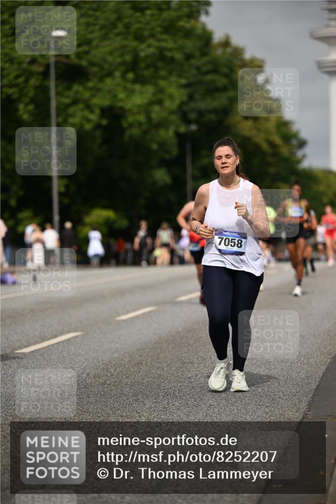 29.06.2025 - hella hamburg halbmarathon Dr. Thomas Lammeyer http://msf.ph/oto/8252207 29.06.2025 10:14:23 Kennedybrücke 1052, 1186, 1456, 1483, 1513, 4389, 7058, 7250, 7685, 8685, 9150, 9681, 9829, 9988 meine-sportfotos.de