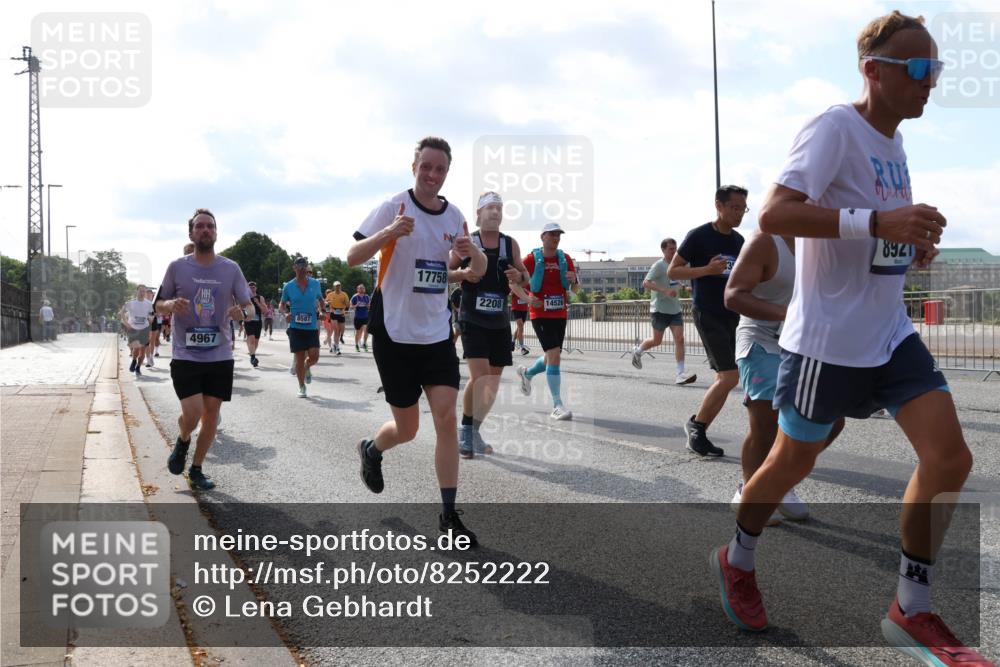 29.06.2025 - hella hamburg halbmarathon Lena Gebhardt http://msf.ph/oto/8252222 29.06.2025 09:56:44 Lombardsbrücke 1452, 1460, 1496, 1499, 1592, 1628, 1783, 1833, 1877, 2013, 2058, 2074, 2082, 2111, 2208, 2340, 2378, 2396, 2771, 2878, 2953, 2996, 3256, 3296, 3310, 3575, 3652, 3791, 4065, 4077, 4377, 4404, 4635, 4711, 4770, 4833, 4897, 5008, 5169, 5194, 5482, 5600, 5607, 5839, 5978, 6033, 6168, 6286, 6377, 6511, 6512, 6561, 6562, 6631, 7176, 7383, 7475, 7583, 7943, 8112, 8261, 8361, 8514, 8572, 8587, 8618, 8661, 8710, 8813, 8863, 8921, 8968, 8996, 9082, 9246, 9497, 9537, 9597, 9638 meine-sportfotos.de