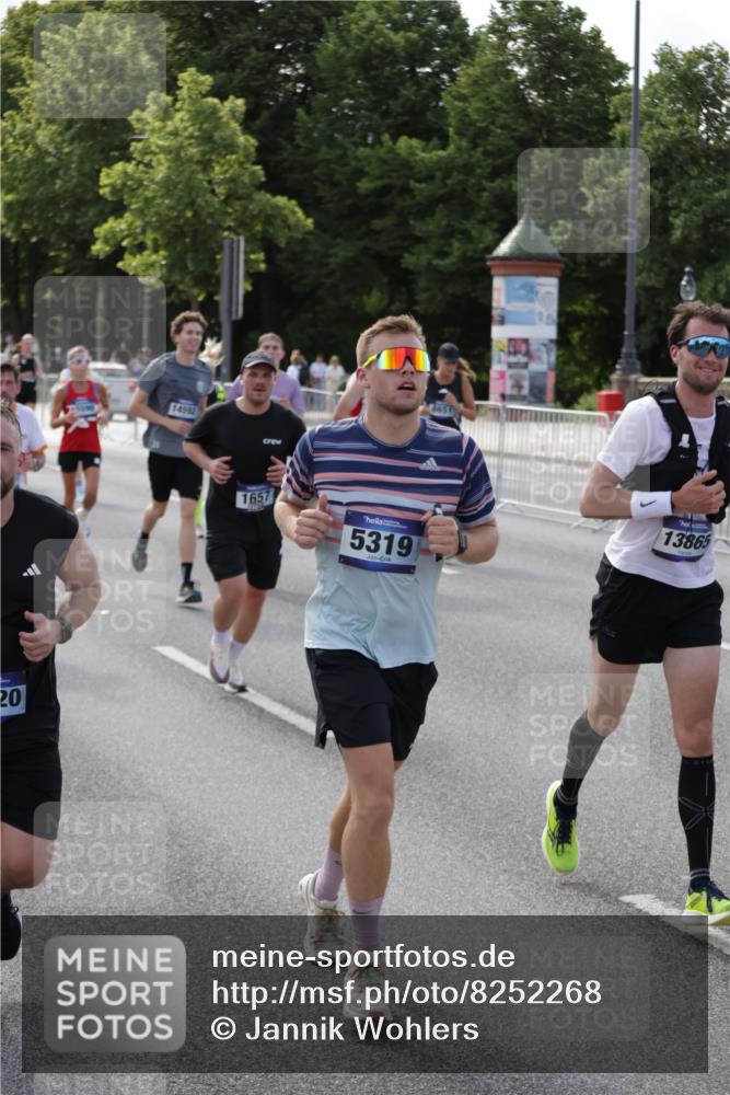 29.06.2025 - hella hamburg halbmarathon Jannik Wohlers http://msf.ph/oto/8252268 29.06.2025 09:56:38 Lombardsbrücke 1381, 1537, 1657, 1783, 2025, 2074, 2111, 2340, 2839, 2869, 2878, 3093, 3575, 3791, 4726, 4770, 4897, 5008, 5319, 5744, 6377, 6631, 7176, 7177, 7259, 7918, 8112, 8313, 8572, 8651, 8813, 8930, 9060, 9082, 9497, 9876, 9985, 10040, 10133, 10189, 10859, 10896, 11184, 11451, 11747, 11975, 12482, 12528, 12585, 12590, 12690, 12733, 13245, 13267, 13282, 13609, 13865, 13962, 14033, 14036, 14125, 14482, 14562, 14588, 14592, 14834, 15590, 16094, 16291, 16732 meine-sportfotos.de
