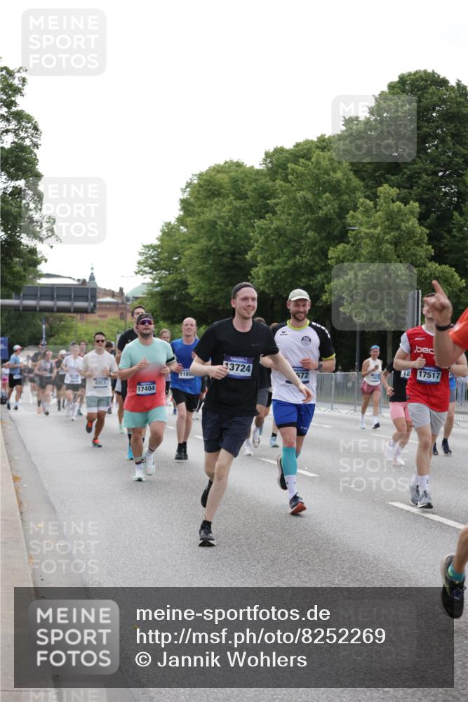 29.06.2025 - hella hamburg halbmarathon Jannik Wohlers http://msf.ph/oto/8252269 29.06.2025 10:31:07 Lombardsbrücke 1844, 4953, 5165, 5846, 5965, 6078, 6546, 6573, 6640, 7772, 9183, 9812, 9883, 10240, 10586, 11587, 12381, 12758, 13724, 15024, 15222, 15575, 15725, 16541, 16978, 17043, 17404, 17517, 17706, 17989, 18390, 18507, 18613, 18672, 18883, 18943, 19068, 19233 meine-sportfotos.de