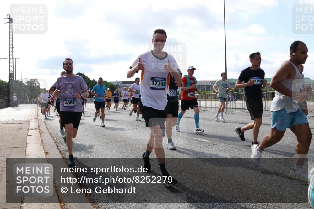 29.06.2025 - hella hamburg halbmarathon Lena Gebhardt http://msf.ph/oto/8252279 29.06.2025 09:56:44 Lombardsbrücke 1452, 1460, 1496, 1499, 1592, 1628, 1783, 1833, 1877, 2013, 2058, 2074, 2082, 2111, 2208, 2340, 2378, 2396, 2771, 2878, 2953, 2996, 3256, 3296, 3310, 3575, 3652, 3791, 4065, 4077, 4377, 4404, 4635, 4711, 4770, 4833, 4897, 5008, 5169, 5194, 5482, 5600, 5607, 5839, 5978, 6033, 6168, 6286, 6377, 6511, 6512, 6561, 6562, 6631, 7176, 7383, 7475, 7583, 7943, 8112, 8261, 8361, 8514, 8572, 8587, 8618, 8661, 8710, 8813, 8863, 8921, 8968, 8996, 9082, 9246, 9497, 9537, 9597, 9638 meine-sportfotos.de