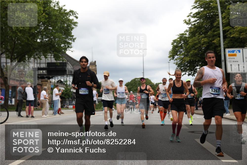 29.06.2025 - hella hamburg halbmarathon Yannick Fuchs http://msf.ph/oto/8252284 29.06.2025 10:48:00 20KM 1267, 1422, 1442, 1502, 1549, 1870, 2058, 2432, 2518, 2630, 3096, 3103, 3819, 3898, 4299, 5020, 5259, 6260, 6294, 6374, 7129, 7395, 7478, 7973, 8285, 8394, 9032, 9380, 9791, 9922, 10040, 11009, 11068, 11430, 11789, 11844, 12213, 12321, 12607, 12632, 13033, 13147, 13397, 13794, 13803, 13912, 14026, 14239, 14702, 15146, 15838, 15856, 15946, 16623, 16780, 17482, 18308, 18418, 18450, 18514, 18612, 18759, 19067 meine-sportfotos.de