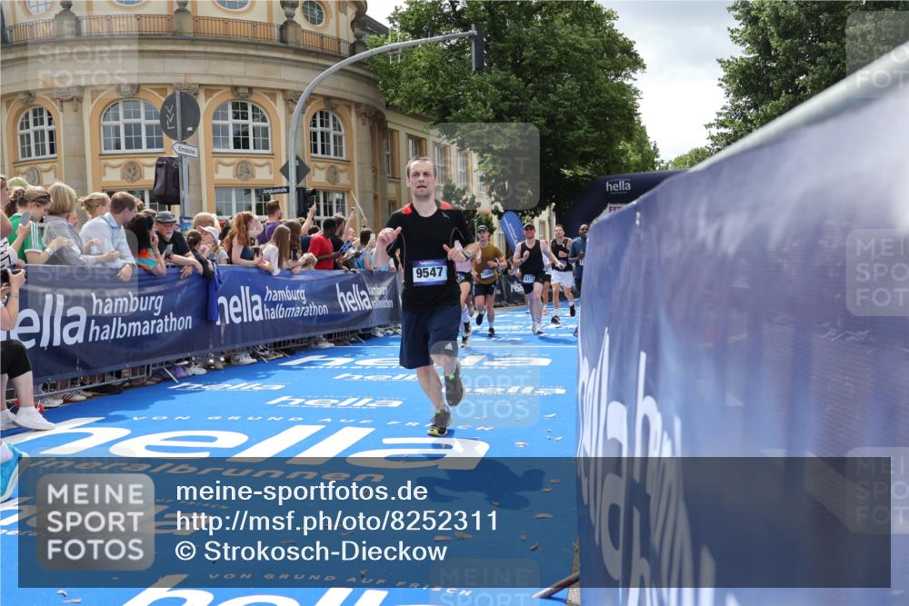 29.06.2025 - hella hamburg halbmarathon Strokosch-Dieckow http://msf.ph/oto/8252311 29.06.2025 10:40:55 Ziel 1631, 1677, 2949, 6429, 6550, 6683, 7109, 7378, 9547, 9755, 9979, 10369, 10934, 11062, 11922, 12088, 12385, 13029, 13158, 14661, 15689, 16347, 17032, 17720, 17971, 18173 meine-sportfotos.de
