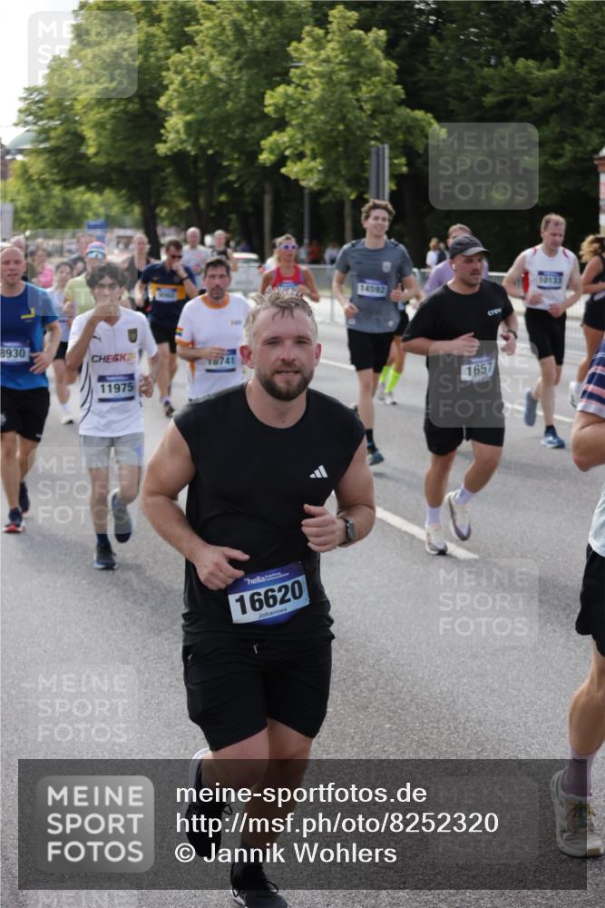 29.06.2025 - hella hamburg halbmarathon Jannik Wohlers http://msf.ph/oto/8252320 29.06.2025 09:56:39 Lombardsbrücke 1327, 1381, 1537, 1657, 1783, 2025, 2074, 2111, 2340, 2839, 2869, 2878, 3093, 3575, 3791, 4726, 4770, 4897, 5008, 5319, 5744, 6377, 6631, 7176, 7177, 7259, 7918, 8112, 8313, 8651, 8813, 8930, 9060, 9497, 9876, 10040, 10133, 10189, 10859, 10896, 11184, 11451, 11747, 11975, 12482, 12528, 12590, 12690, 12733, 13245, 13267, 13865, 14036, 14125, 14482, 14562, 14588, 14592, 14834, 15590, 16094, 16291, 16732 meine-sportfotos.de