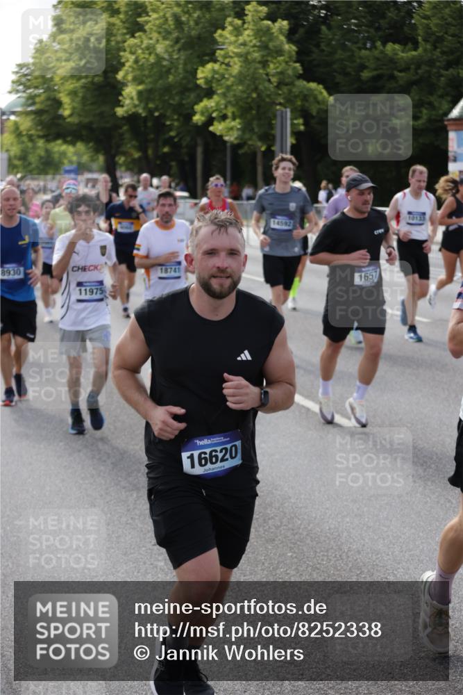 29.06.2025 - hella hamburg halbmarathon Jannik Wohlers http://msf.ph/oto/8252338 29.06.2025 09:56:39 Lombardsbrücke 1327, 1381, 1537, 1657, 1783, 2025, 2074, 2111, 2340, 2839, 2869, 2878, 3093, 3575, 3791, 4726, 4770, 4897, 5008, 5319, 5744, 6377, 6631, 7176, 7177, 7259, 7918, 8112, 8313, 8651, 8813, 8930, 9060, 9497, 9876, 10040, 10133, 10189, 10859, 10896, 11184, 11451, 11747, 11975, 12482, 12528, 12590, 12690, 12733, 13245, 13267, 13865, 14036, 14125, 14482, 14562, 14588, 14592, 14834, 15590, 16094, 16291, 16732 meine-sportfotos.de