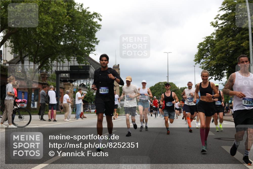 29.06.2025 - hella hamburg halbmarathon Yannick Fuchs http://msf.ph/oto/8252351 29.06.2025 10:48:01 20KM 1267, 1422, 1442, 1502, 1549, 1870, 2058, 2432, 2518, 2630, 3096, 3103, 3310, 3819, 3898, 4299, 5020, 5259, 6260, 6294, 6374, 7129, 7395, 7478, 7973, 8285, 8394, 9032, 9380, 9791, 9922, 10040, 11009, 11068, 11430, 11789, 11844, 12213, 12321, 12607, 12632, 13033, 13147, 13397, 13794, 13803, 13912, 14026, 14239, 14702, 15146, 15838, 15856, 16623, 16780, 17482, 18308, 18450, 18514, 18612, 18759, 19067 meine-sportfotos.de