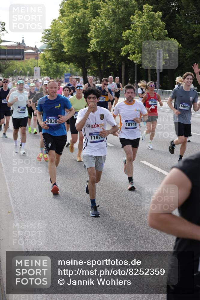 29.06.2025 - hella hamburg halbmarathon Jannik Wohlers http://msf.ph/oto/8252359 29.06.2025 09:56:39 Lombardsbrücke 1327, 1381, 1537, 1657, 1783, 2025, 2074, 2111, 2340, 2839, 2869, 2878, 3093, 3575, 3791, 4726, 4770, 4897, 5008, 5319, 5744, 6377, 6631, 7176, 7177, 7259, 7918, 8112, 8313, 8651, 8813, 8930, 9060, 9497, 9876, 10040, 10133, 10189, 10859, 10896, 11184, 11451, 11747, 11975, 12482, 12528, 12590, 12690, 12733, 13245, 13267, 13865, 14036, 14125, 14482, 14562, 14588, 14592, 14834, 15590, 16094, 16291, 16732 meine-sportfotos.de
