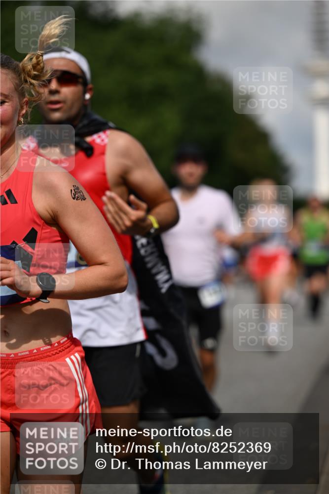 29.06.2025 - hella hamburg halbmarathon Dr. Thomas Lammeyer http://msf.ph/oto/8252369 29.06.2025 09:51:39 Kennedybrücke 1164, 1385, 1644, 1743, 2714, 2767, 3959, 4860, 5091, 5315, 6684, 6990, 7884, 9178, 9944, 10404, 10793, 10900, 11202, 11227 meine-sportfotos.de