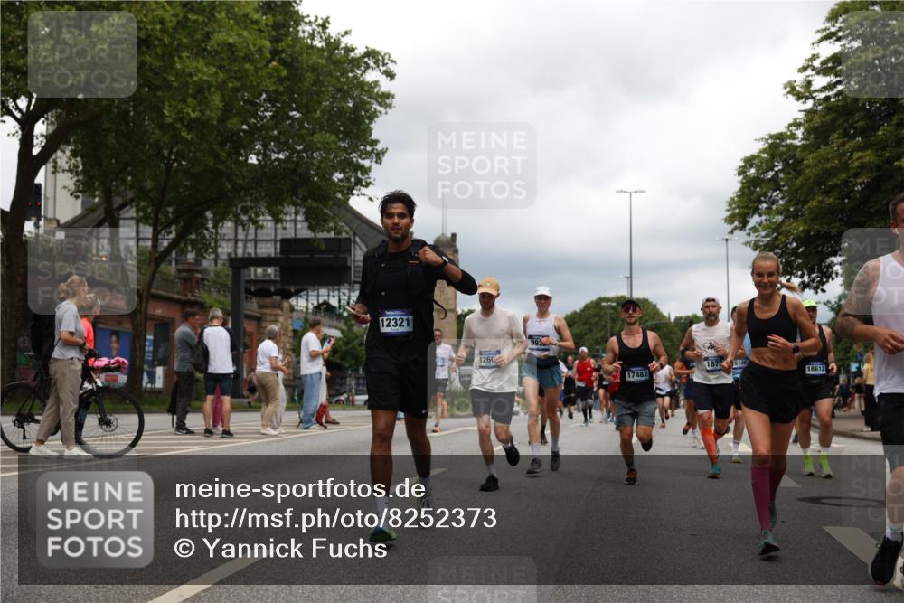 29.06.2025 - hella hamburg halbmarathon Yannick Fuchs http://msf.ph/oto/8252373 29.06.2025 10:48:01 20KM 1267, 1422, 1442, 1502, 1549, 1870, 2058, 2432, 2518, 2630, 3096, 3103, 3310, 3819, 3898, 4299, 5020, 5259, 6260, 6294, 6374, 7129, 7395, 7478, 7973, 8285, 8394, 9032, 9380, 9791, 9922, 10040, 11009, 11068, 11430, 11789, 11844, 12213, 12321, 12607, 12632, 13033, 13147, 13397, 13794, 13803, 13912, 14026, 14239, 14702, 15146, 15838, 15856, 16623, 16780, 17482, 18308, 18450, 18514, 18612, 18759, 19067 meine-sportfotos.de