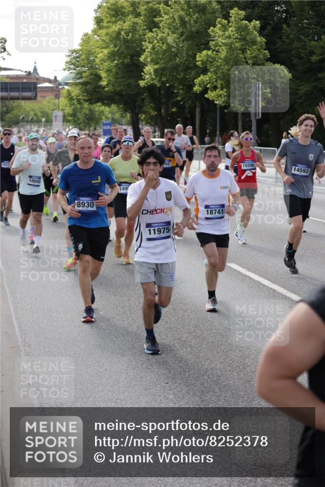 29.06.2025 - hella hamburg halbmarathon Jannik Wohlers http://msf.ph/oto/8252378 29.06.2025 09:56:39 Lombardsbrücke 1327, 1381, 1537, 1657, 1783, 2025, 2074, 2111, 2340, 2839, 2869, 2878, 3093, 3575, 3791, 4726, 4770, 4897, 5008, 5319, 5744, 6377, 6631, 7176, 7177, 7259, 7918, 8112, 8313, 8651, 8813, 8930, 9060, 9497, 9876, 10040, 10133, 10189, 10859, 10896, 11184, 11451, 11747, 11975, 12482, 12528, 12590, 12690, 12733, 13245, 13267, 13865, 14036, 14125, 14482, 14562, 14588, 14592, 14834, 15590, 16094, 16291, 16732 meine-sportfotos.de