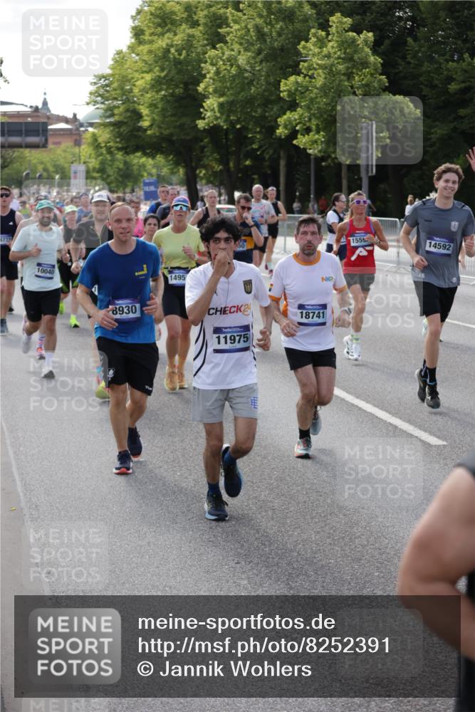 29.06.2025 - hella hamburg halbmarathon Jannik Wohlers http://msf.ph/oto/8252391 29.06.2025 09:56:39 Lombardsbrücke 1327, 1381, 1537, 1657, 1783, 2025, 2074, 2111, 2340, 2839, 2869, 2878, 3093, 3575, 3791, 4726, 4770, 4897, 5008, 5319, 5744, 6377, 6631, 7176, 7177, 7259, 7918, 8112, 8313, 8651, 8813, 8930, 9060, 9497, 9876, 10040, 10133, 10189, 10859, 10896, 11184, 11451, 11747, 11975, 12482, 12528, 12590, 12690, 12733, 13245, 13267, 13865, 14036, 14125, 14482, 14562, 14588, 14592, 14834, 15590, 16094, 16291, 16732 meine-sportfotos.de