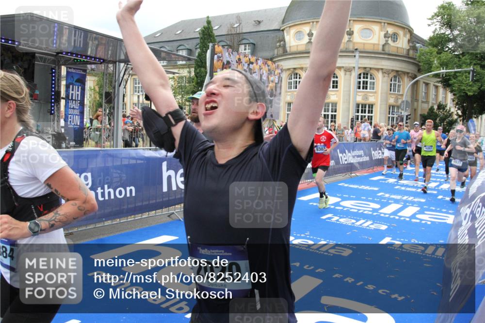 29.06.2025 - hella hamburg halbmarathon Michael Strokosch http://msf.ph/oto/8252403 29.06.2025 10:50:10 Ziel 1216, 1321, 1507, 2020, 3296, 3562, 7176, 8313, 9031, 9303, 9965, 12203, 12235, 13282, 14257, 16403, 18228, 18657, 18658, 18884 meine-sportfotos.de