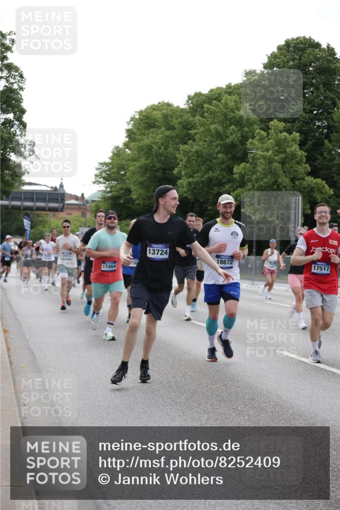 29.06.2025 - hella hamburg halbmarathon Jannik Wohlers http://msf.ph/oto/8252409 29.06.2025 10:31:07 Lombardsbrücke 1844, 4953, 5165, 5846, 5965, 6078, 6546, 6573, 6640, 7772, 9183, 9812, 9883, 10240, 10586, 11587, 12381, 12758, 13724, 15024, 15222, 15575, 15725, 16541, 16978, 17043, 17404, 17517, 17706, 17989, 18390, 18507, 18613, 18672, 18883, 18943, 19068, 19233 meine-sportfotos.de