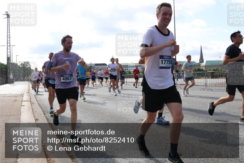 29.06.2025 - hella hamburg halbmarathon Lena Gebhardt http://msf.ph/oto/8252410 29.06.2025 09:56:45 Lombardsbrücke 1452, 1460, 1496, 1499, 1592, 1628, 1783, 1833, 1877, 2013, 2058, 2074, 2082, 2111, 2208, 2340, 2378, 2396, 2771, 2878, 2953, 2996, 3256, 3296, 3310, 3575, 3652, 3791, 4065, 4077, 4377, 4404, 4635, 4711, 4770, 4833, 4897, 5008, 5169, 5194, 5482, 5600, 5607, 5839, 5978, 6033, 6168, 6286, 6377, 6511, 6512, 6561, 6562, 6631, 7176, 7383, 7475, 7583, 7943, 8112, 8261, 8361, 8514, 8572, 8587, 8618, 8661, 8710, 8813, 8863, 8921, 8968, 8996, 9082, 9246, 9497, 9537, 9597, 9638 meine-sportfotos.de